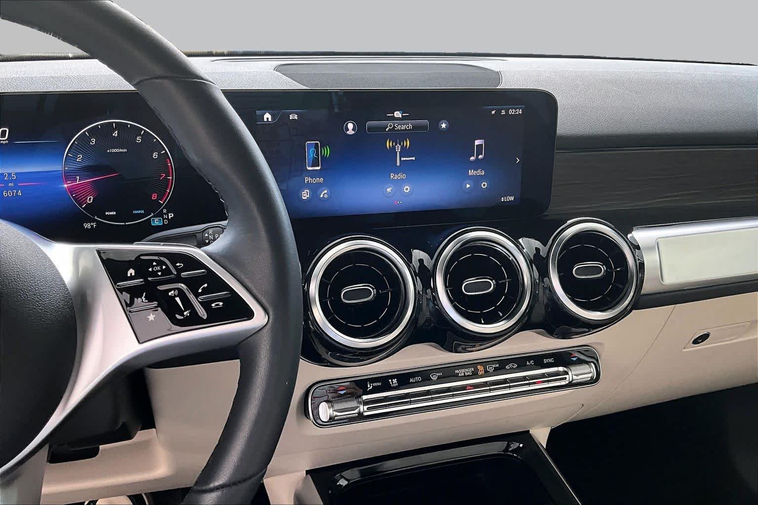 Used 2025 Mercedes-Benz GLB 250 image 7