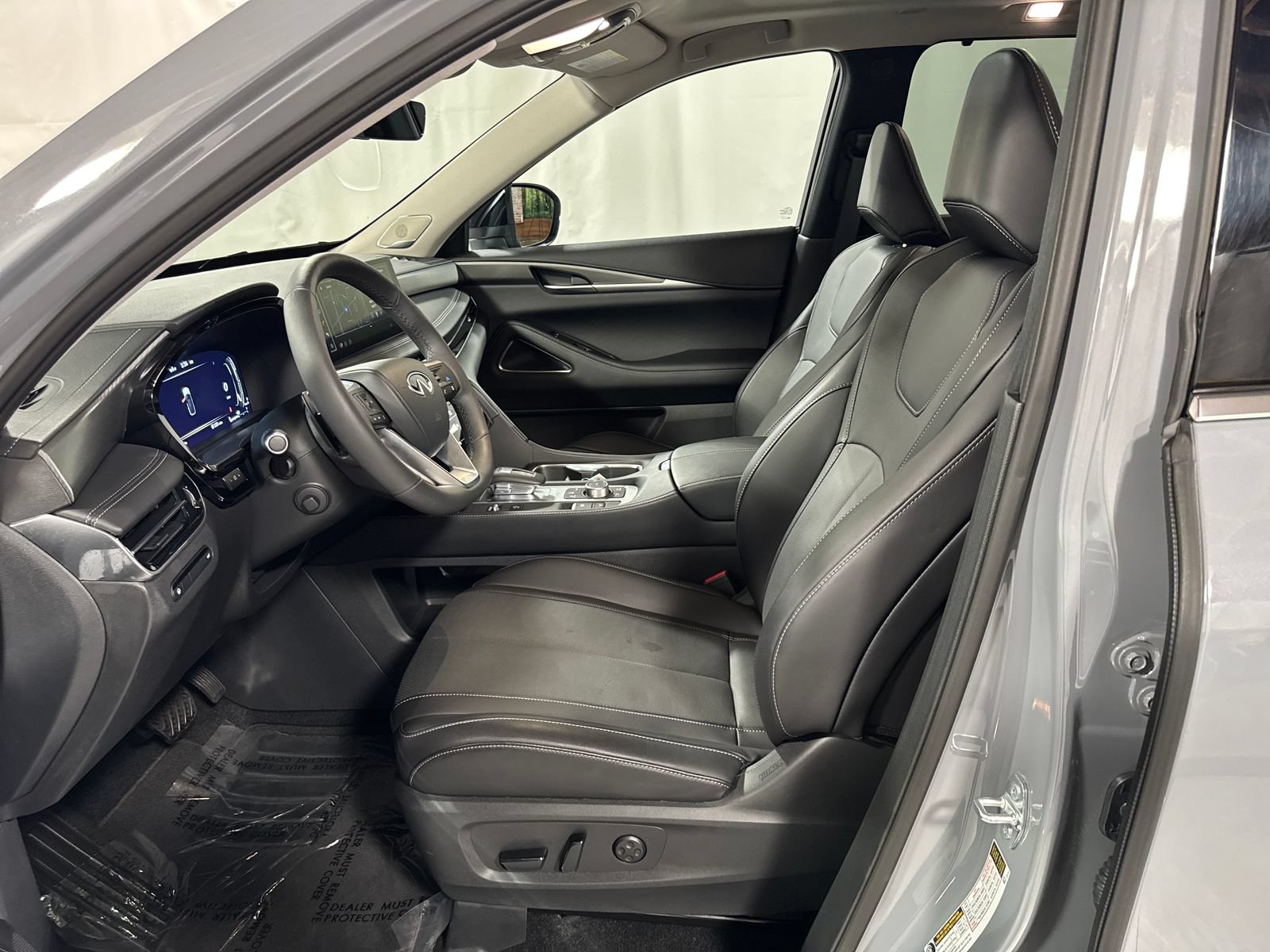 Certified 2026 INFINITI QX60 Luxe w/ Cargo Package AWD/4WD image 3