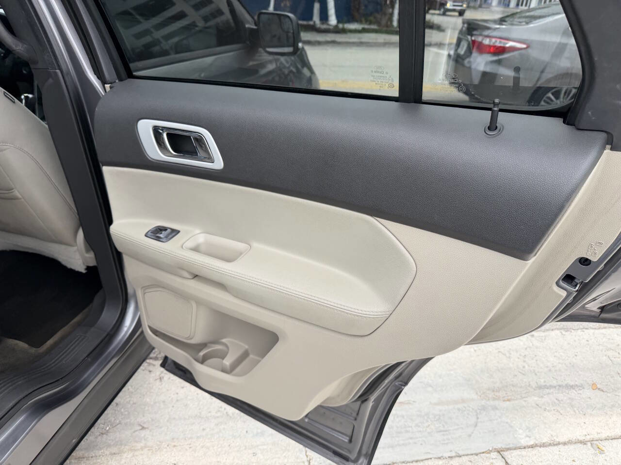 Used 2014 Ford Explorer XLT FWD image 19