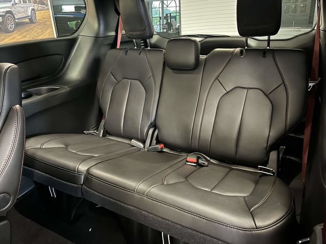 New 2027 Chrysler Pacifica Select FWD image 13