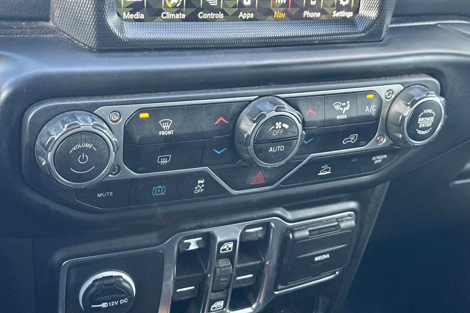 Used 2023 Jeep Wrangler Unlimited Sahara AWD/4WD image 22