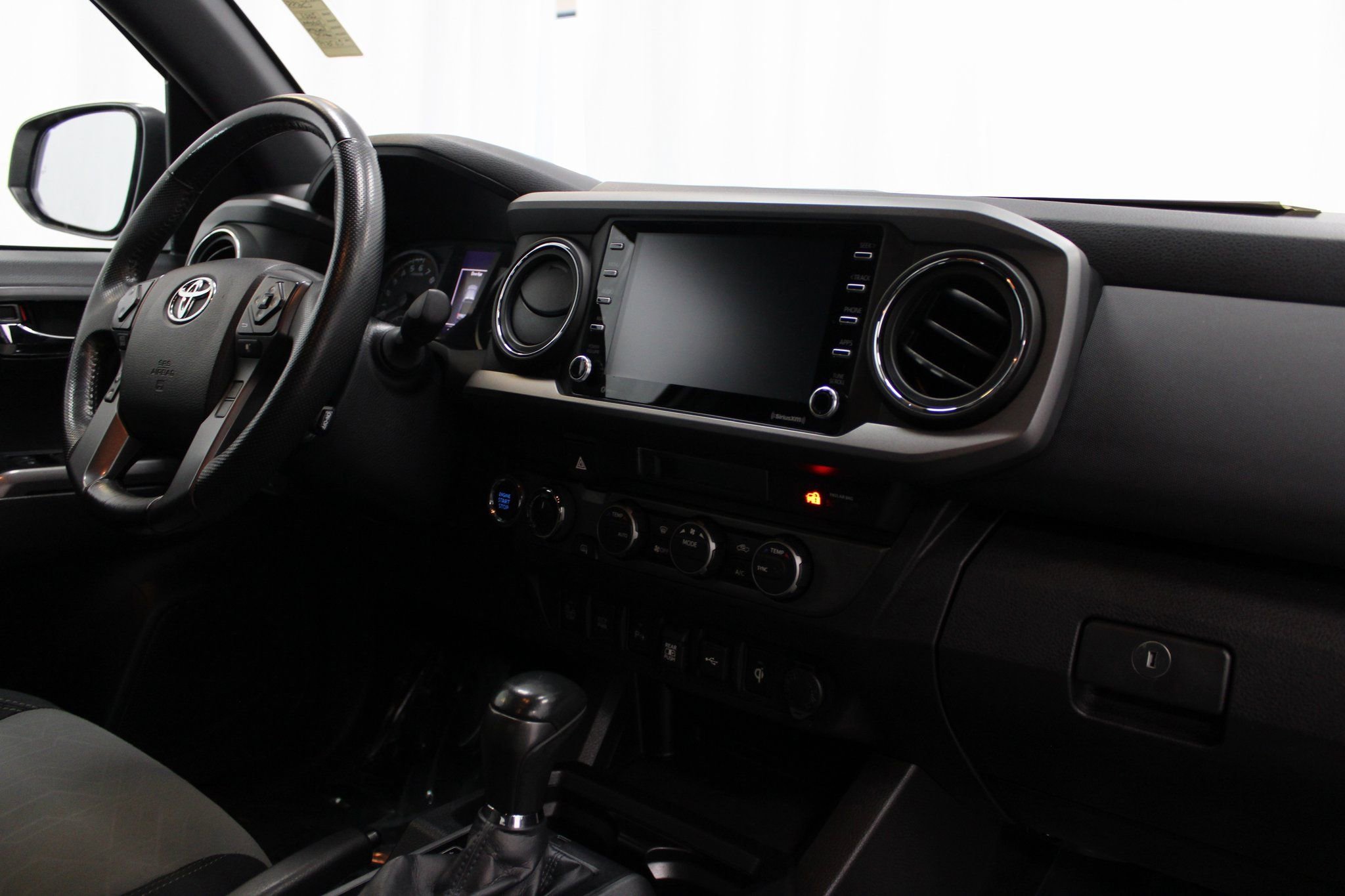 Used 2021 Toyota Tacoma TRD Off-Road w/ Technology Package AWD/4WD image 31