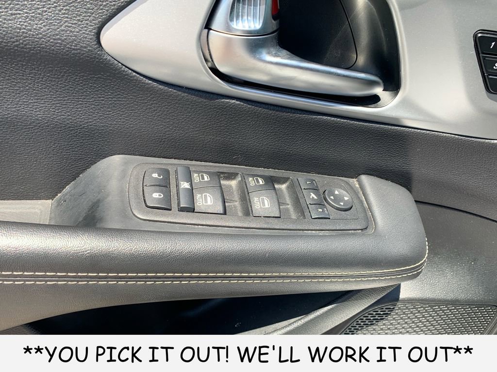 Used 2025 Chrysler Pacifica Limited FWD image 12