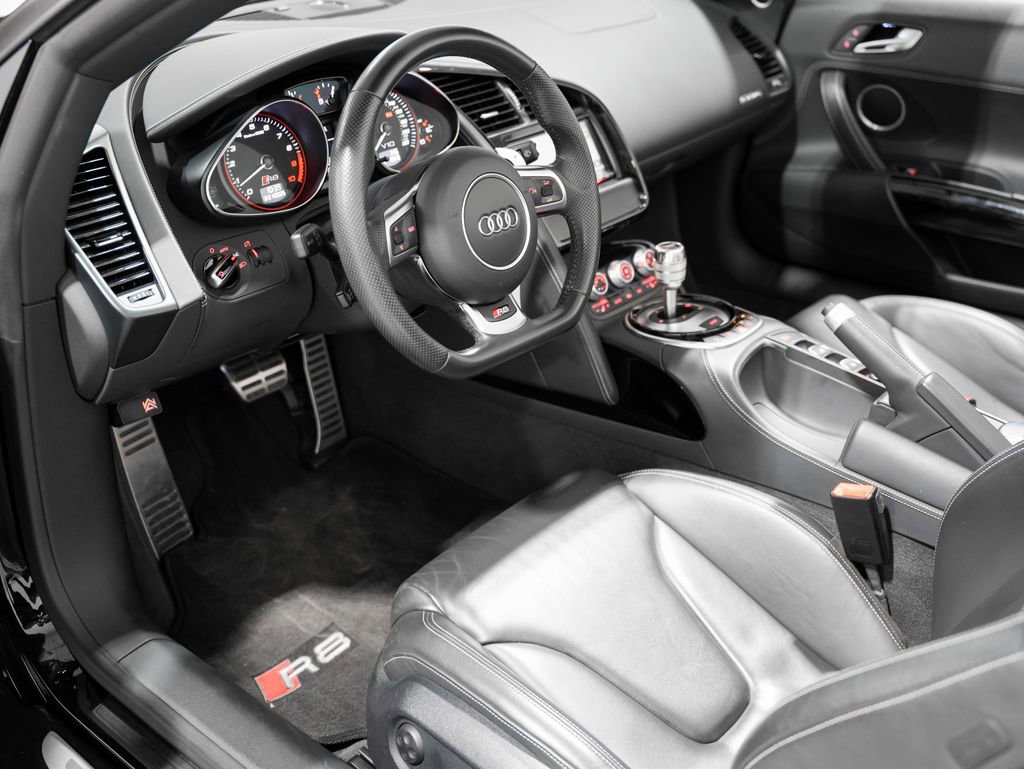 Used 2015 Audi R8 V10 w/ Full Leather Package image 9