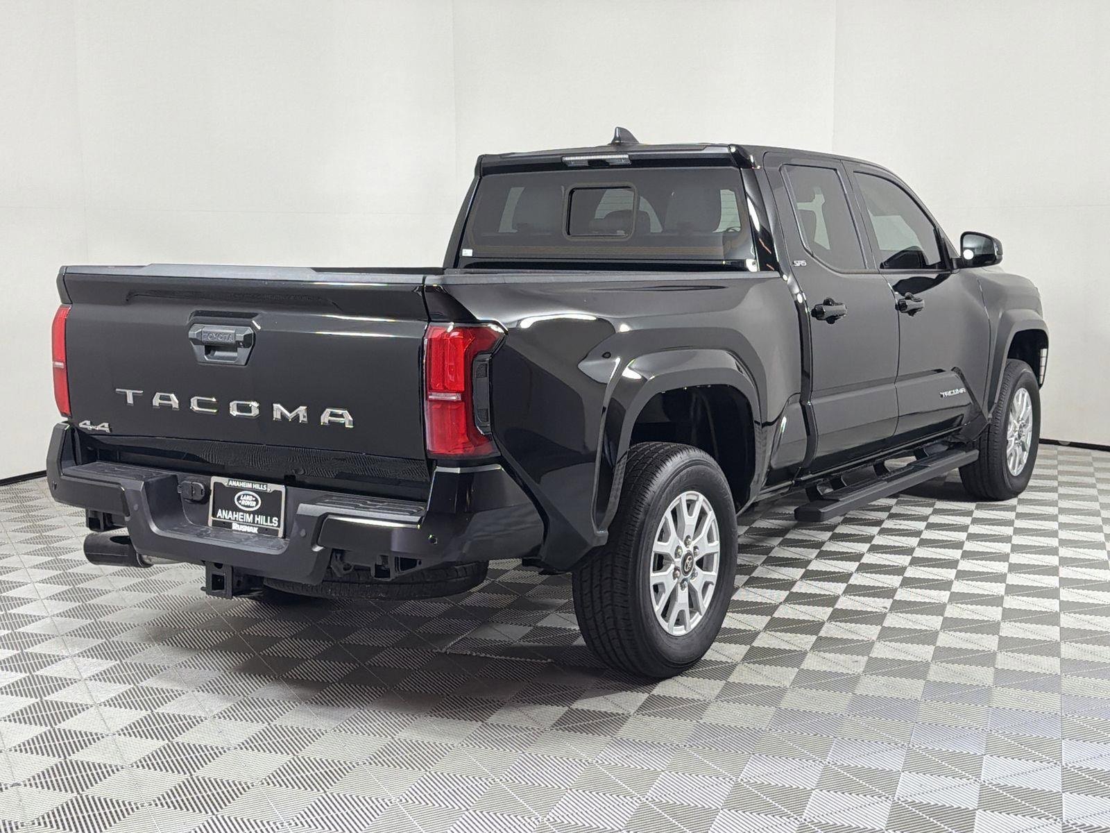 Used 2025 Toyota Tacoma SR5 image 5