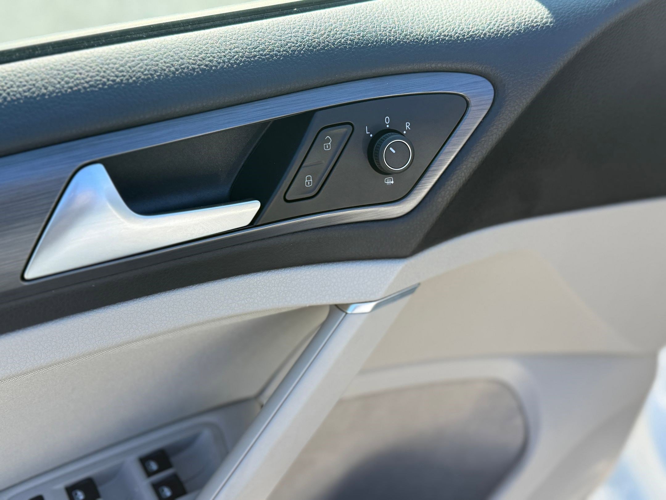 Used 2018 Volkswagen Golf S image 20