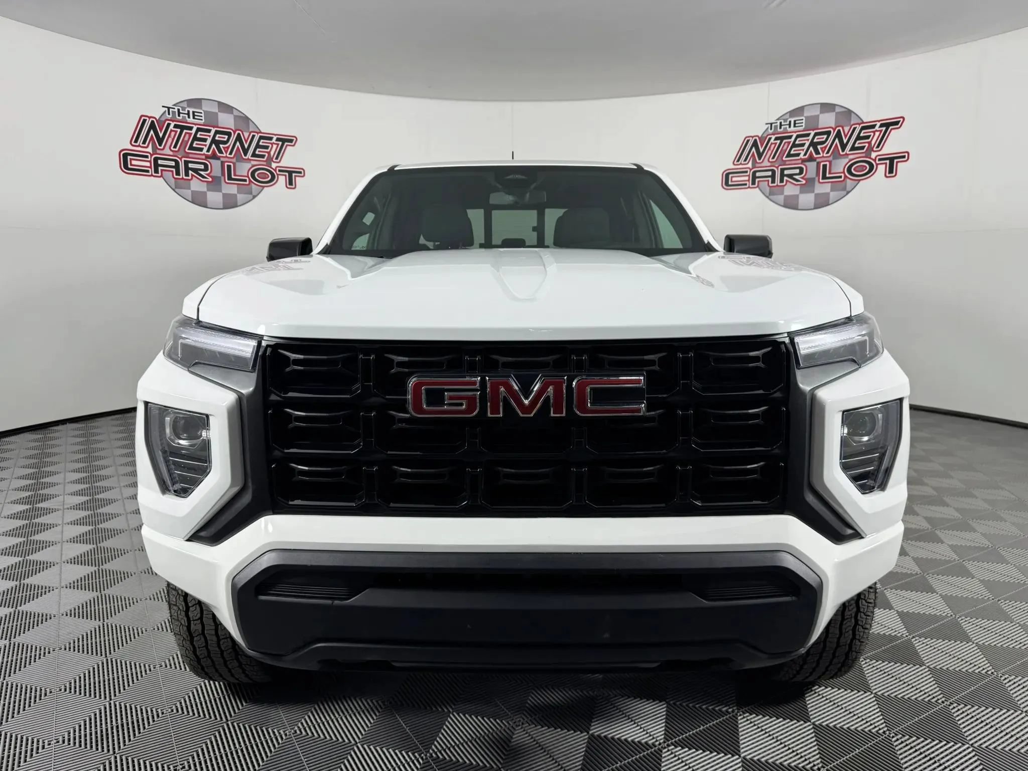 Used 2025 GMC Canyon Elevation AWD/4WD image 2