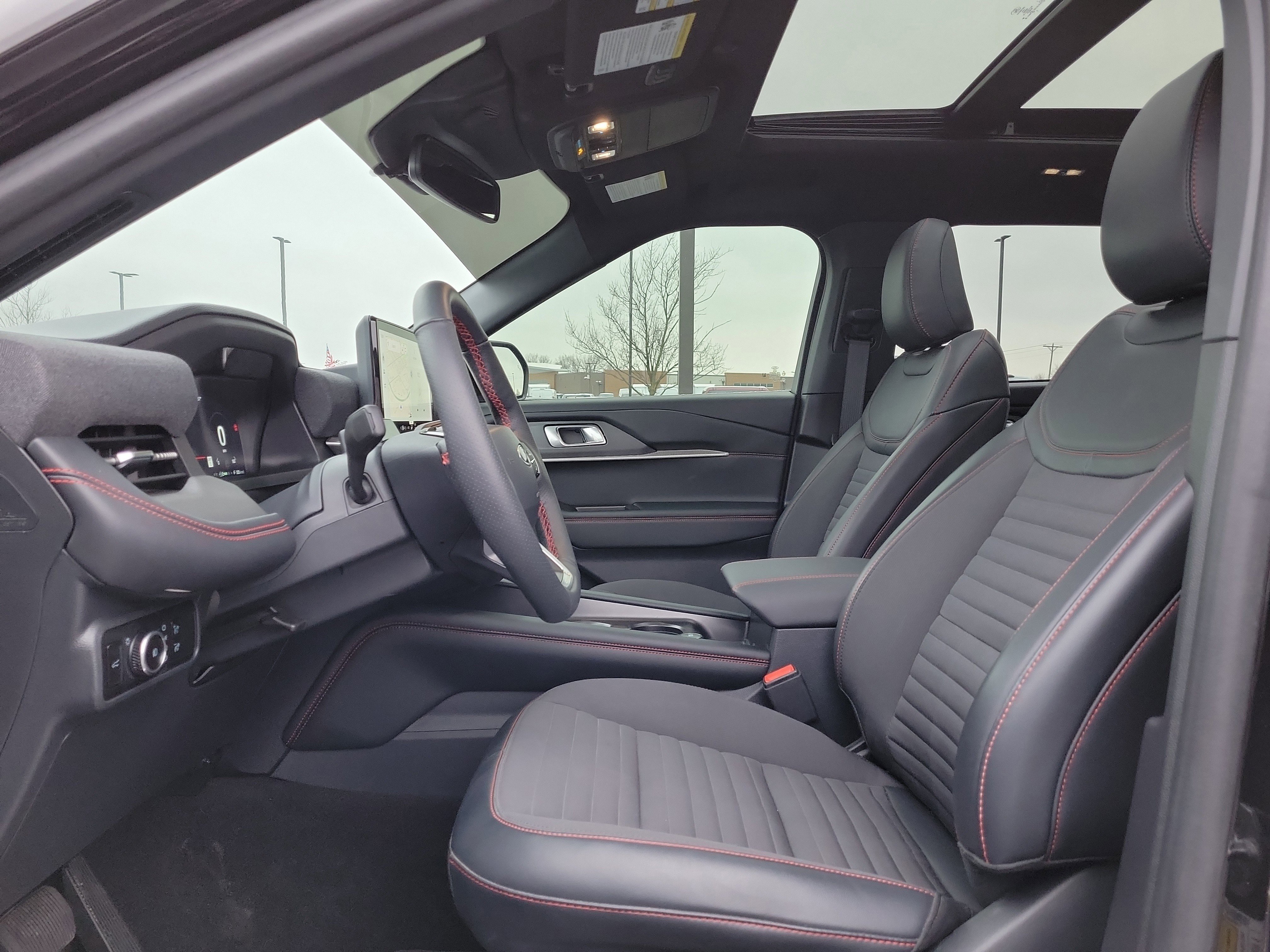 Certified 2025 Ford Explorer ST-Line w/ Premium Package image 21