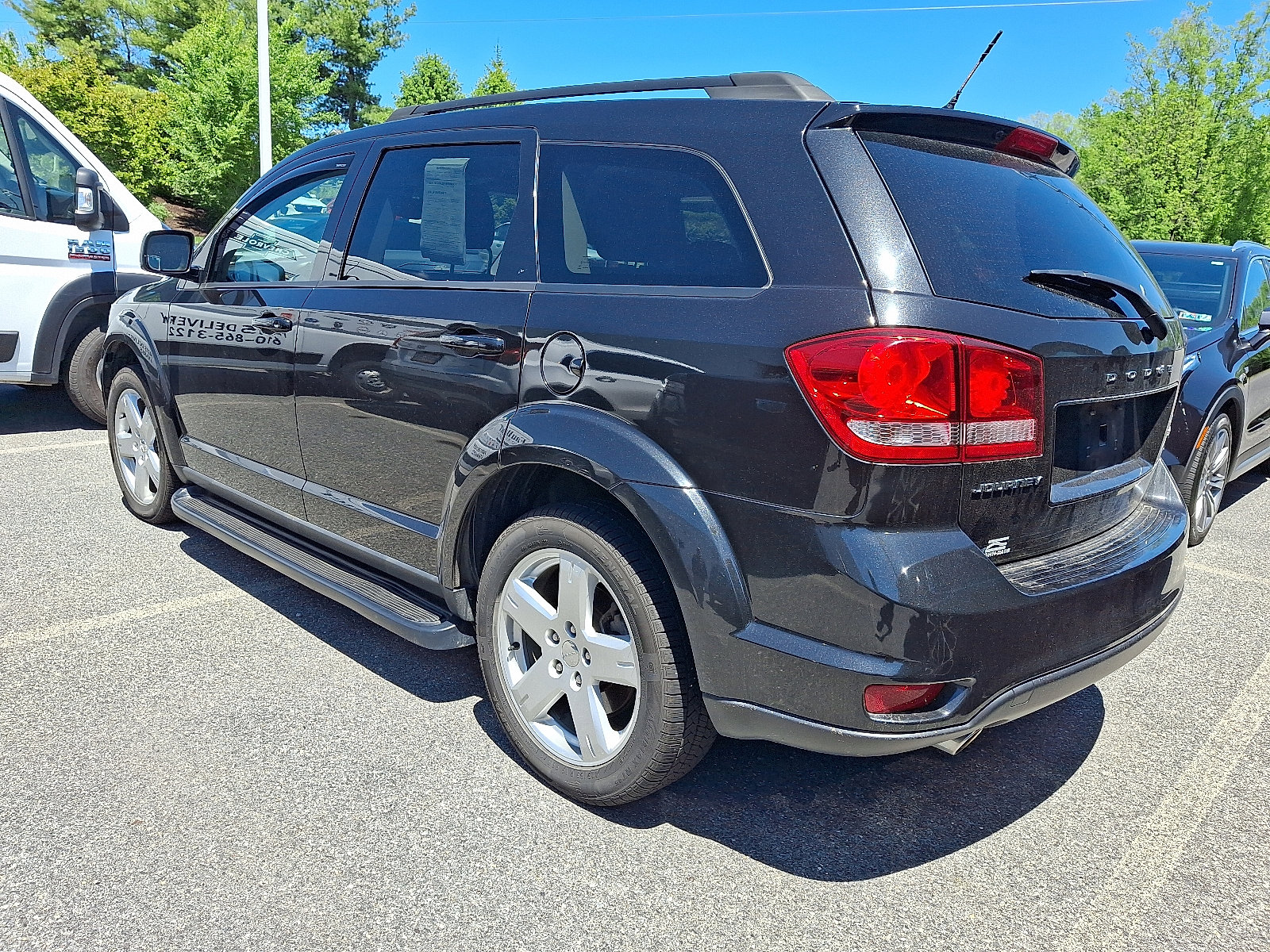 Used 2012 Dodge Journey SXT w/ Flexible Seating Group FWD image 3