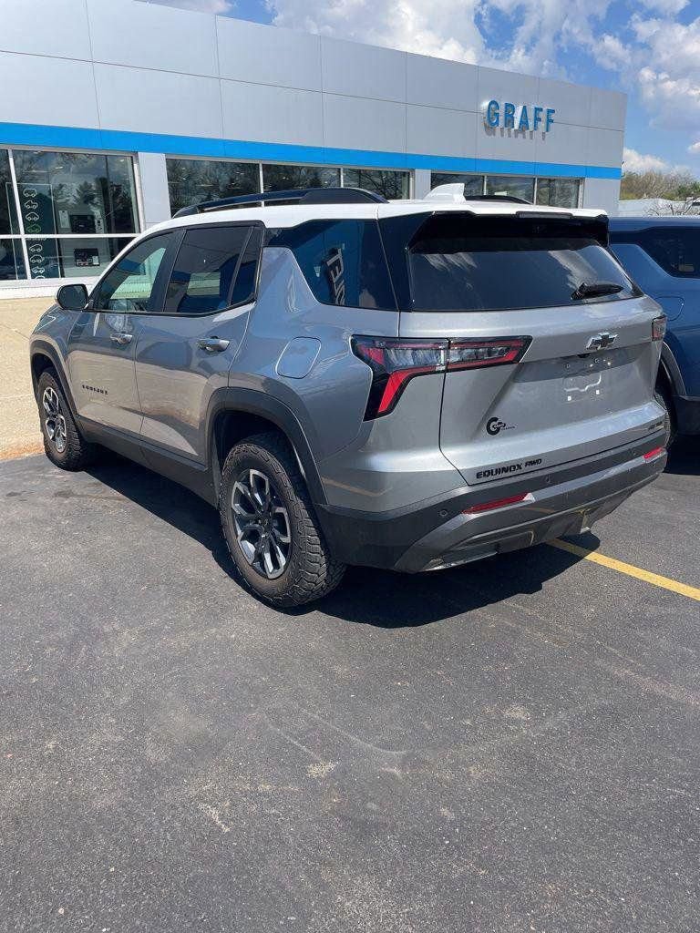 Used 2025 Chevrolet Equinox ACTIV w/ Safety and Technology Package AWD/4WD image 2