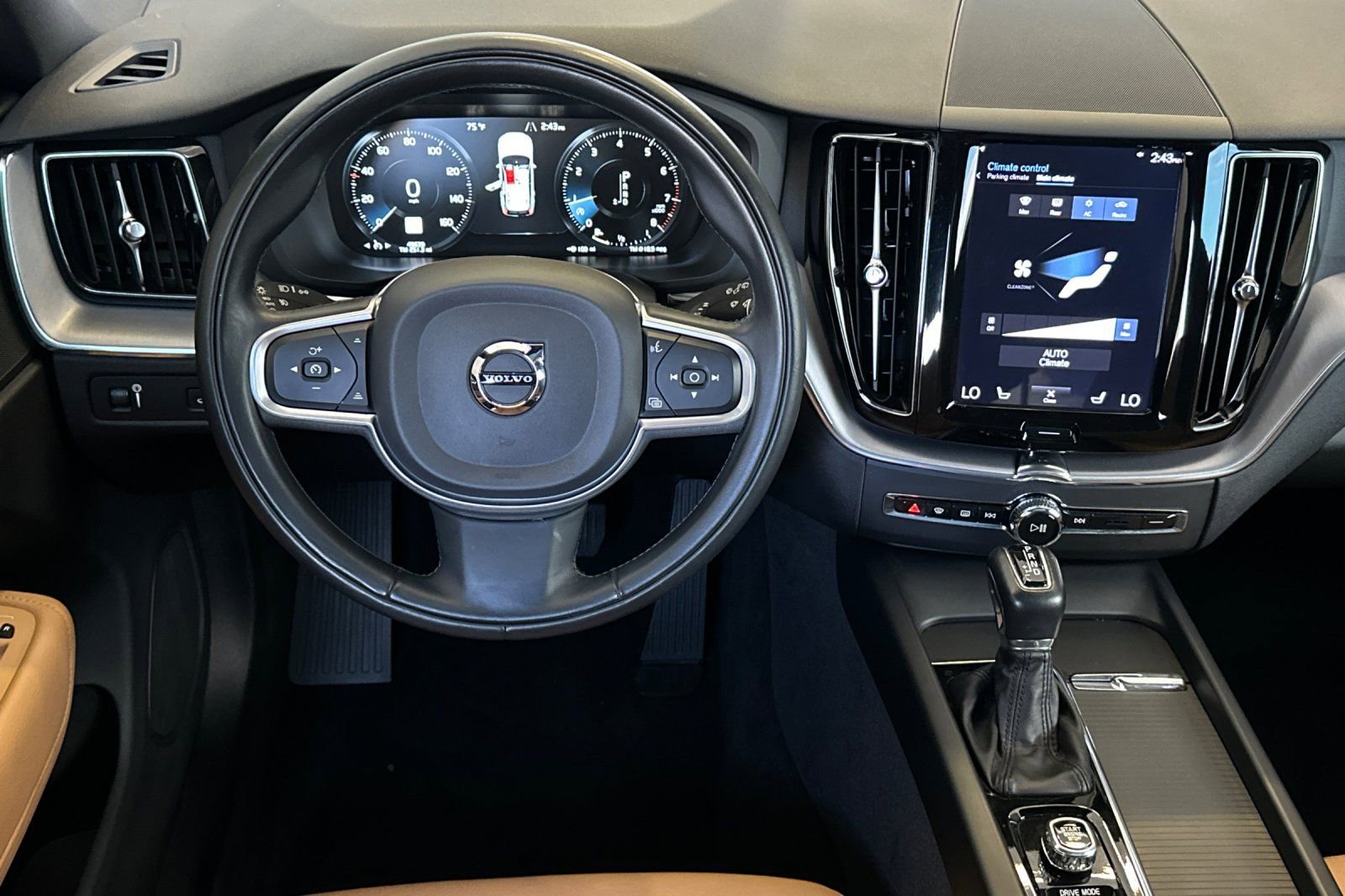 Used 2020 Volvo XC60 T5 Momentum w/ Protection Package Premier FWD image 14