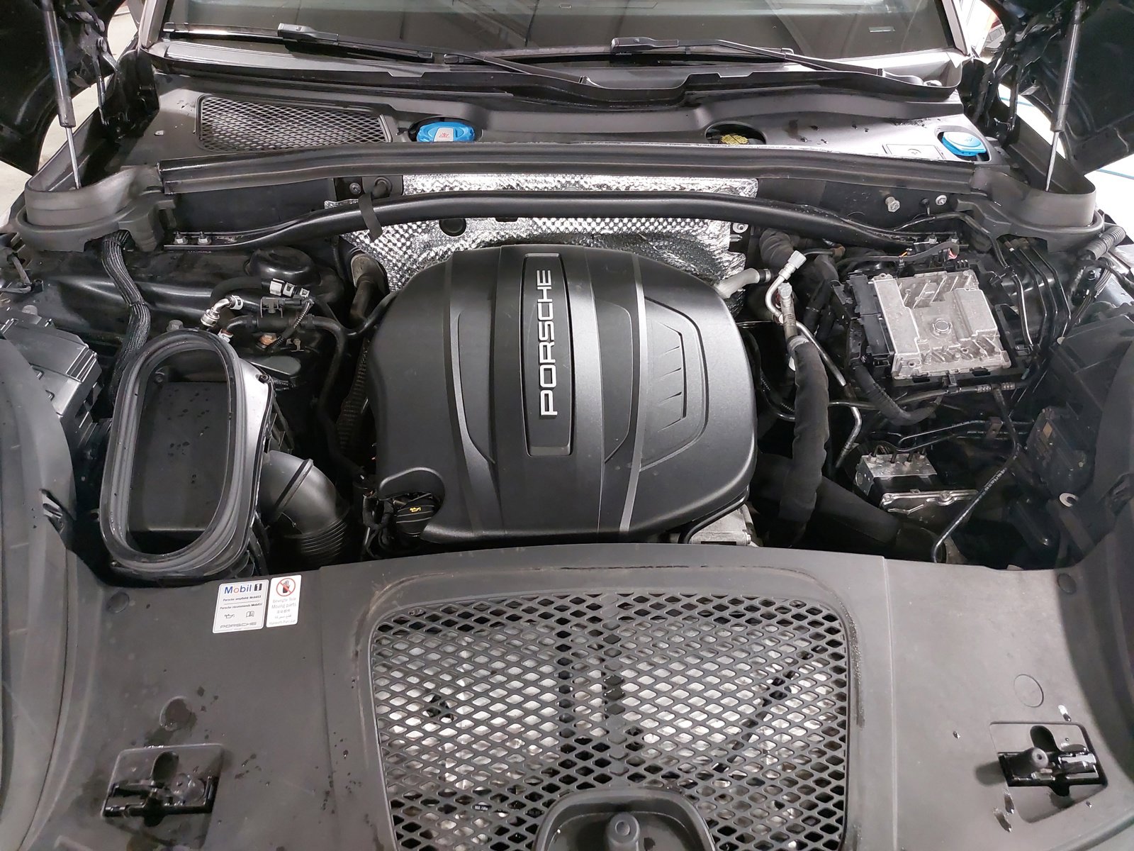 Used 2019 Porsche Macan AWD/4WD image 33