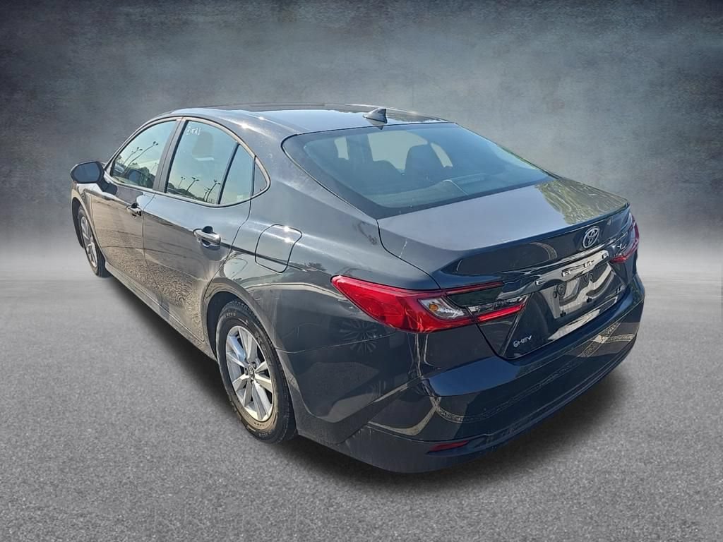 Used 2025 Toyota Camry LE FWD image 5