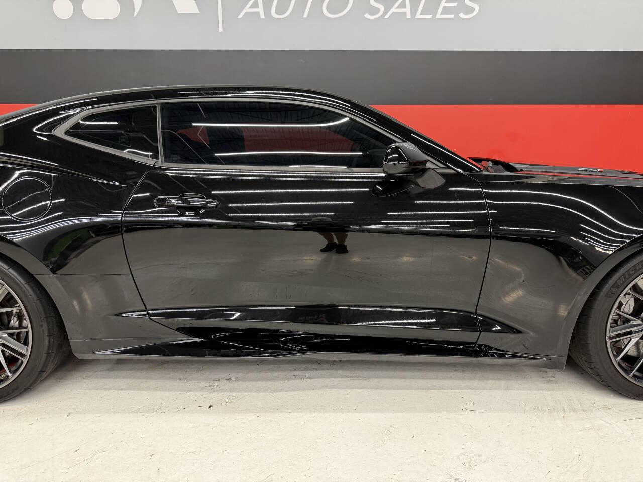 Used 2018 Chevrolet Camaro ZL1 RWD image 32