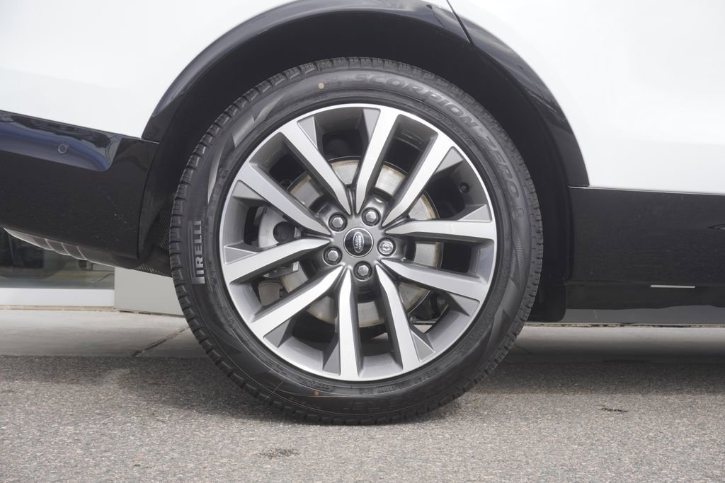 New 2026 Land Rover Discovery Limited Edition image 32