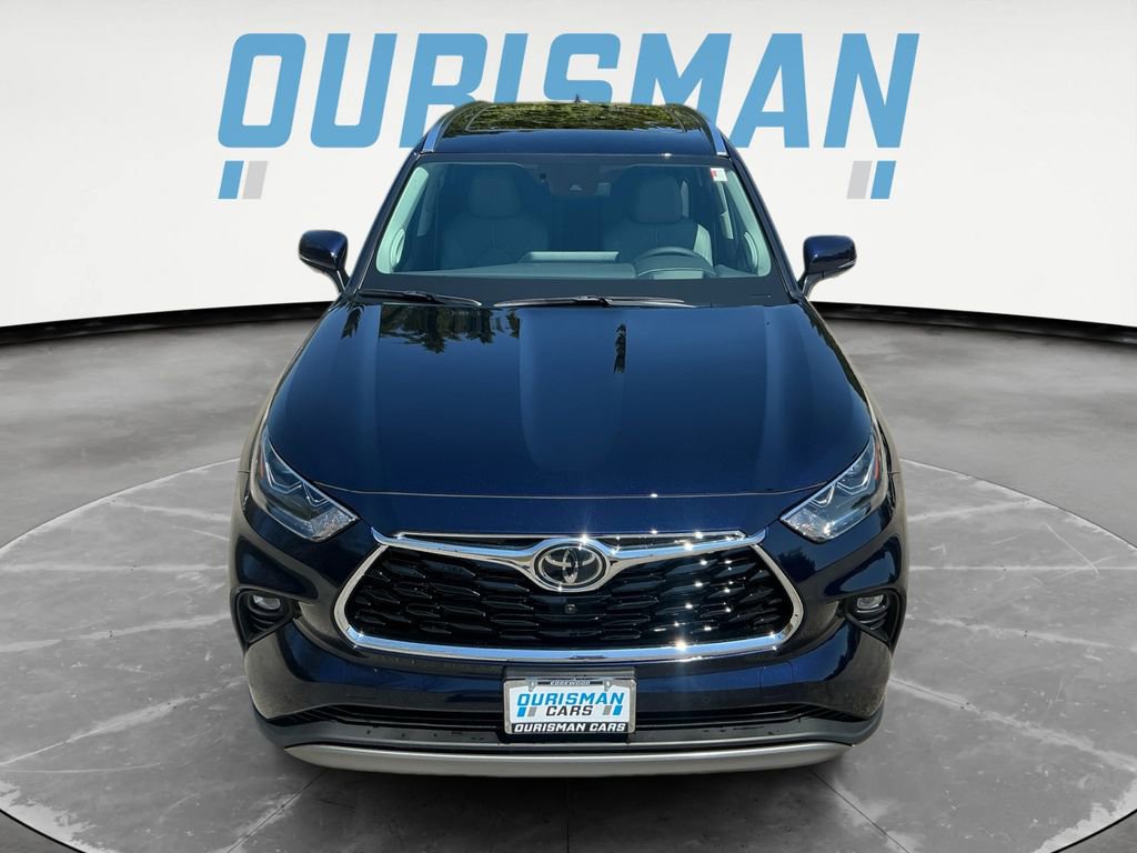 New 2026 Toyota Highlander Platinum image 9