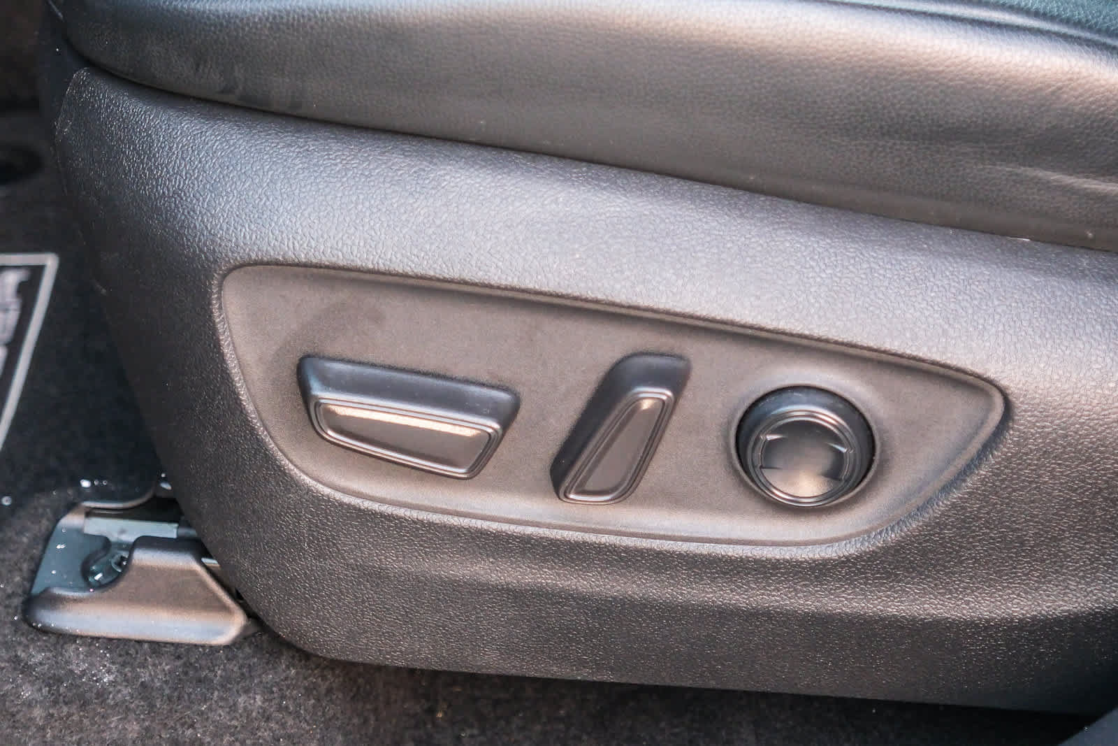 Used 2024 Toyota Highlander XLE FWD image 24