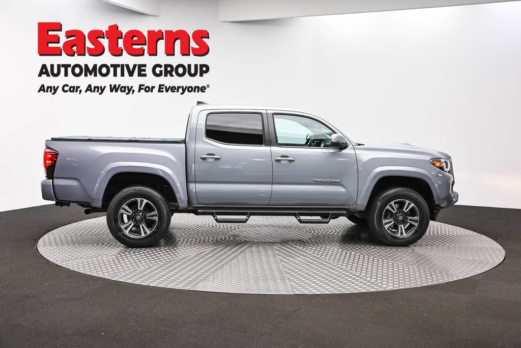 Used 2018 Toyota Tacoma TRD Sport AWD/4WD image 4