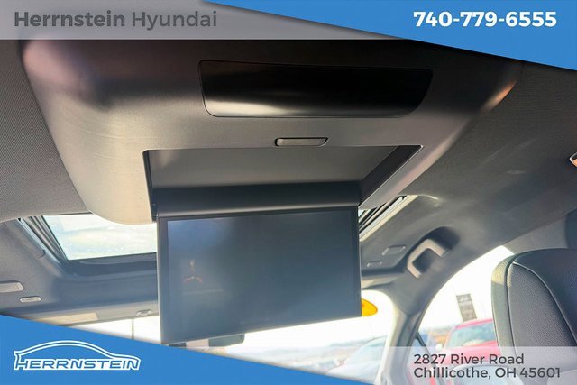 Used 2025 Toyota Sienna Platinum image 18