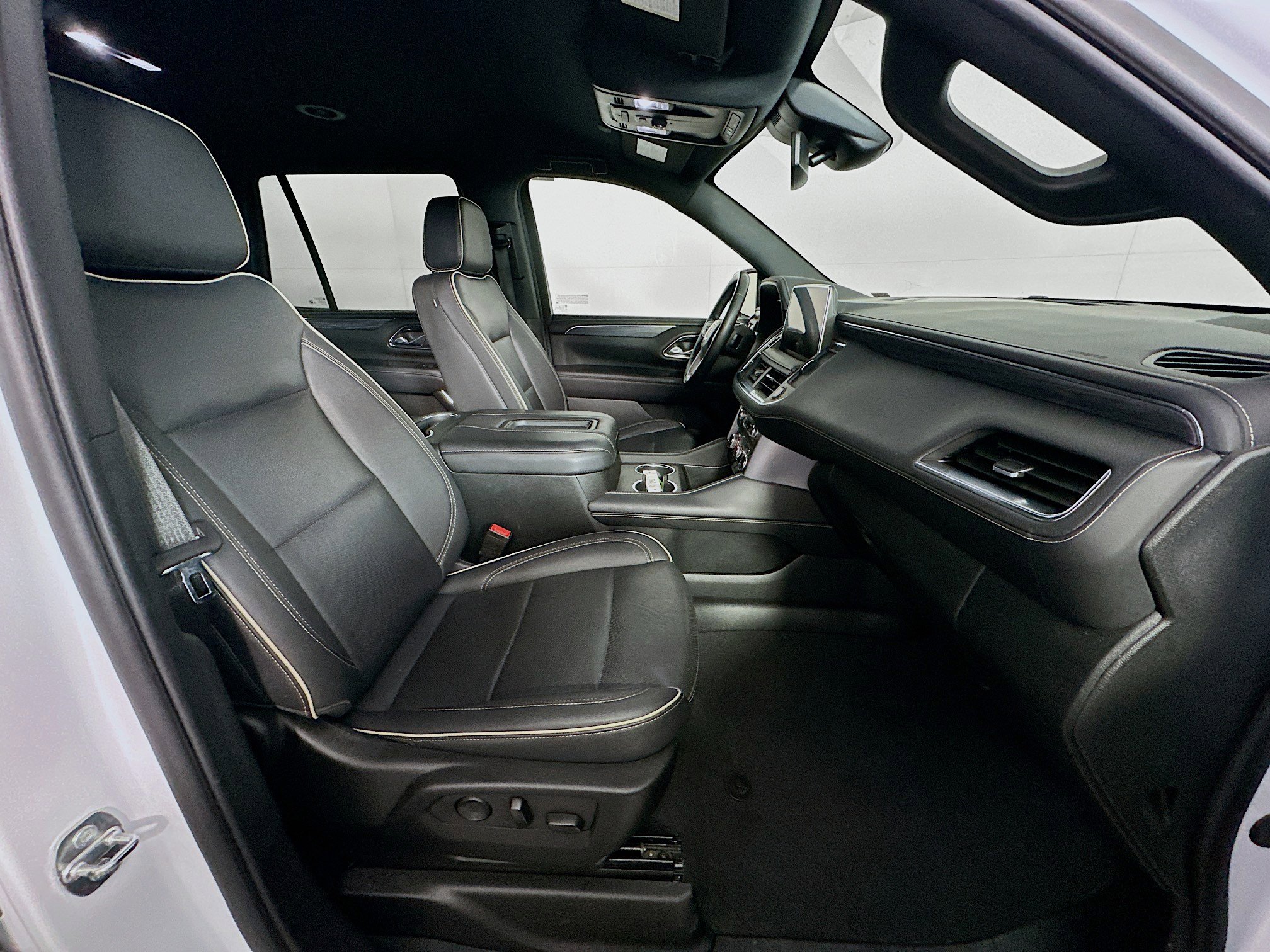 Used 2024 GMC Yukon SLT image 33