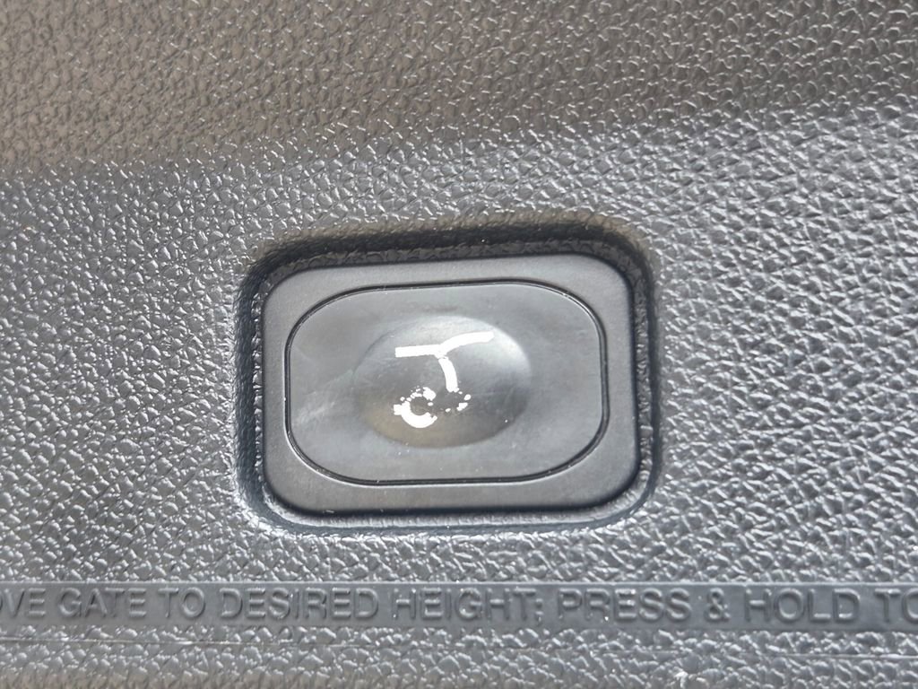 Used 2017 Ford Explorer Limited image 19