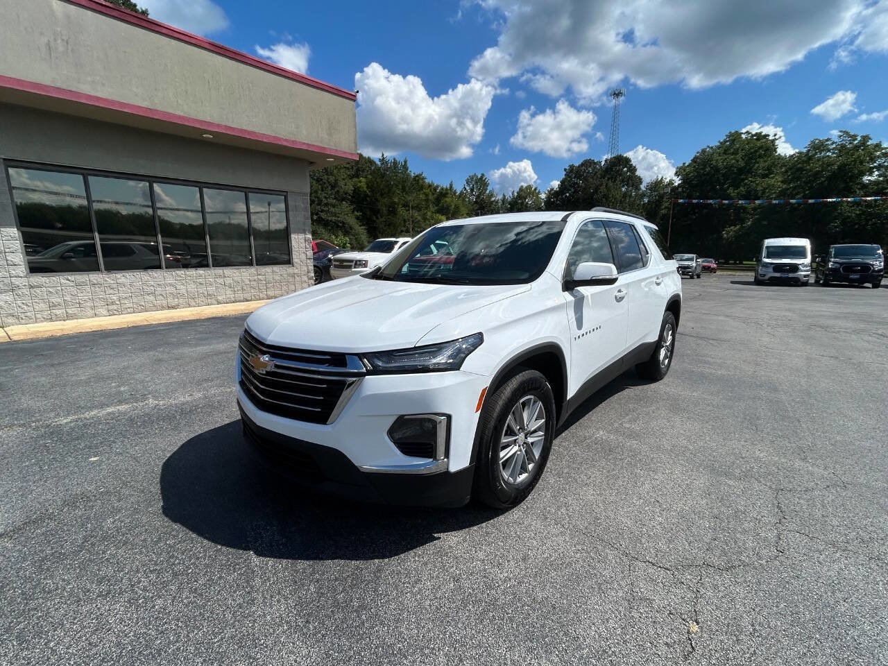 Used 2023 Chevrolet Traverse LT FWD image 3
