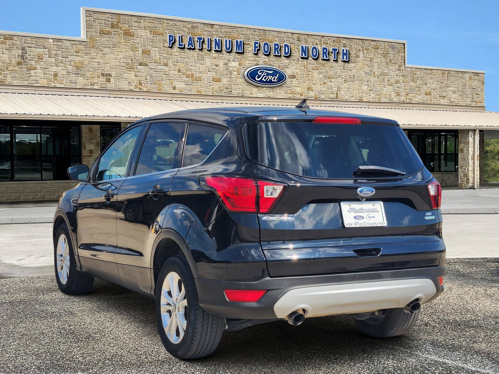 Used 2019 Ford Escape SE FWD image 4
