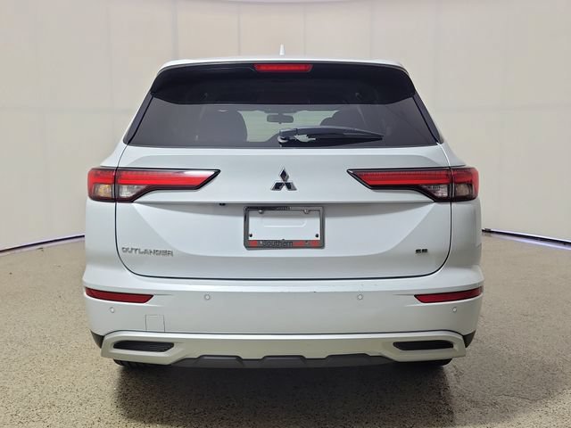 Used 2024 Mitsubishi Outlander SE Black Edition FWD image 5