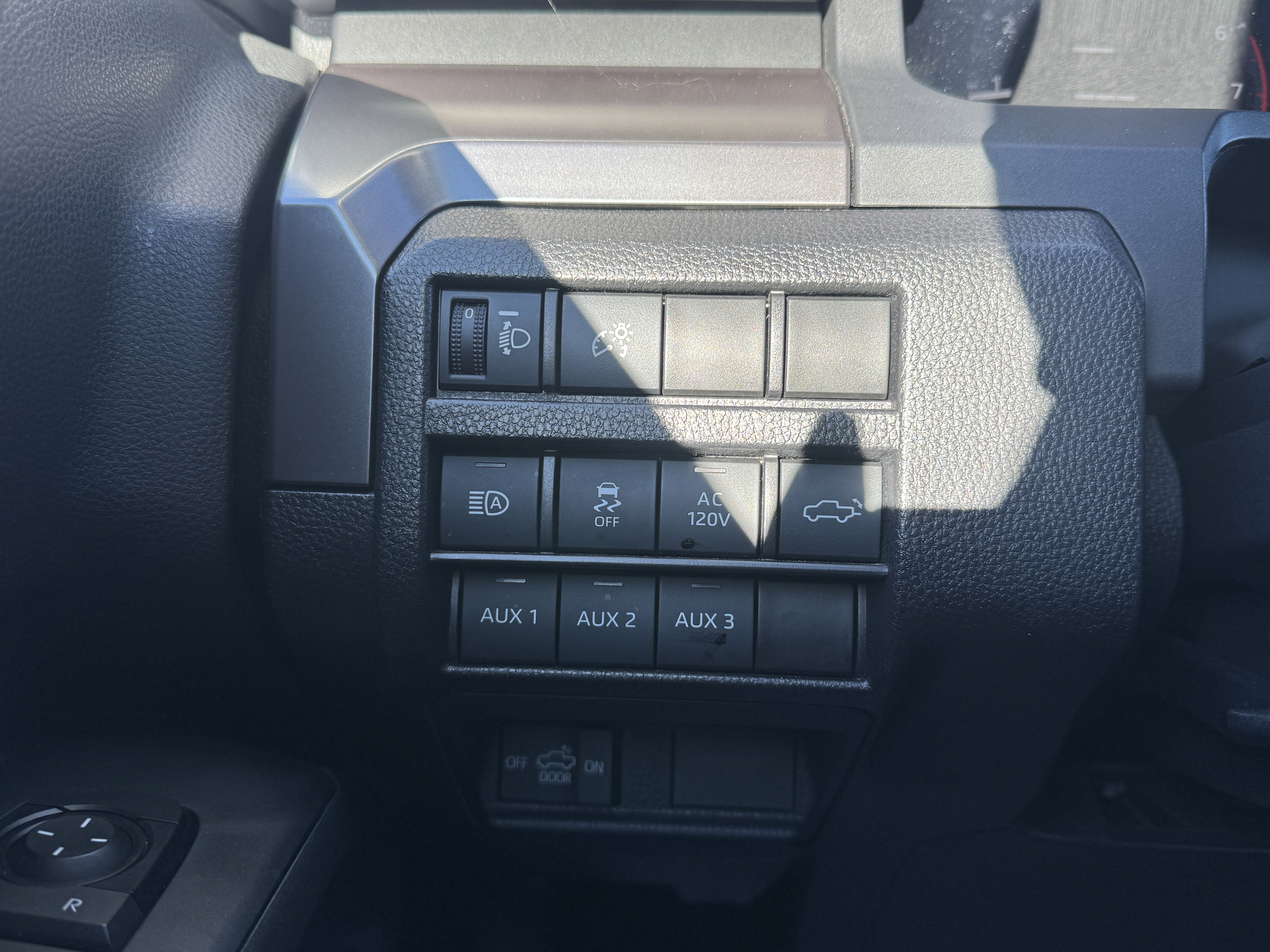 Used 2025 Toyota Tacoma TRD Off-Road image 32