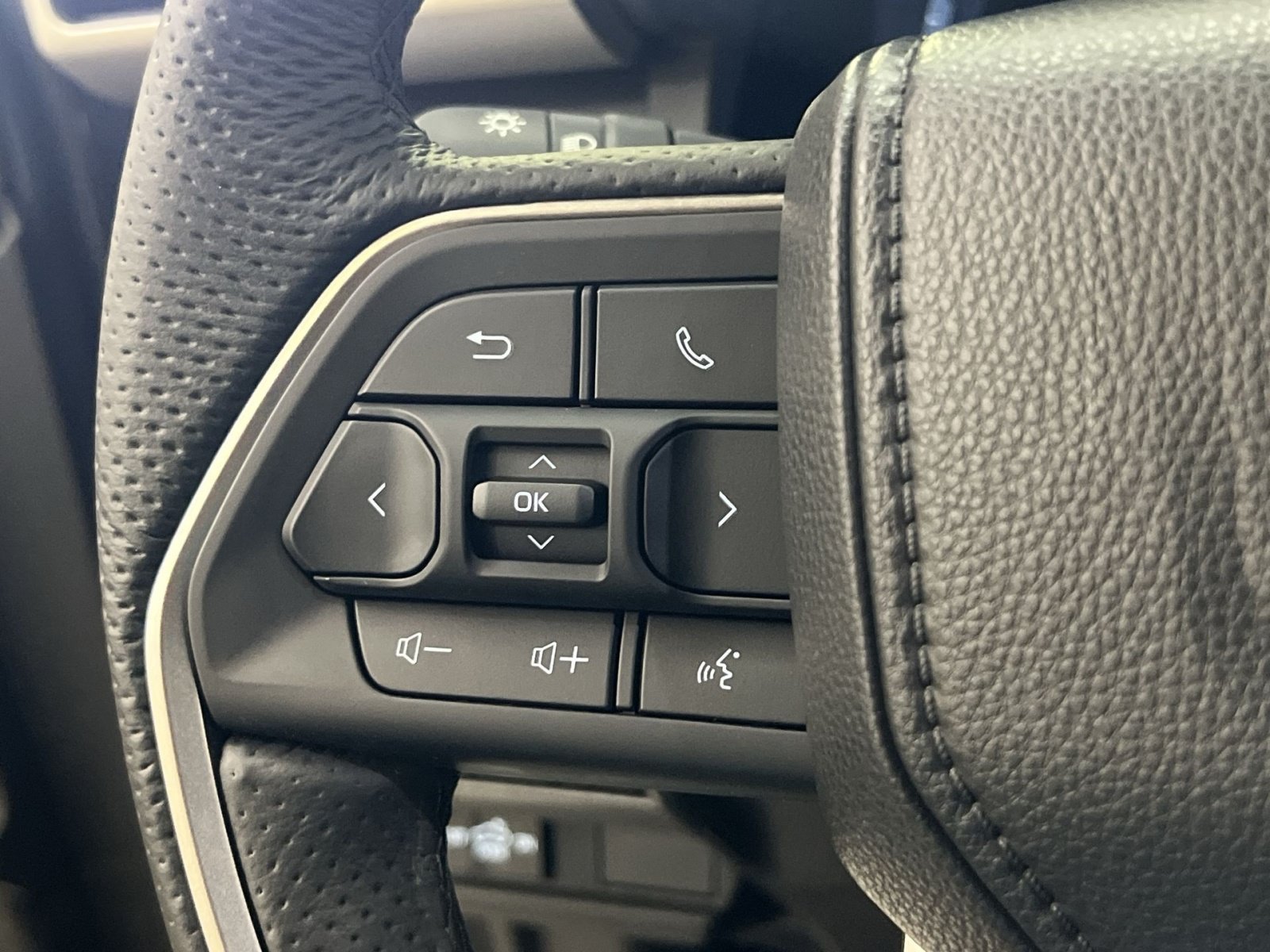 Used 2025 Toyota Tacoma TRD Off-Road AWD/4WD image 35