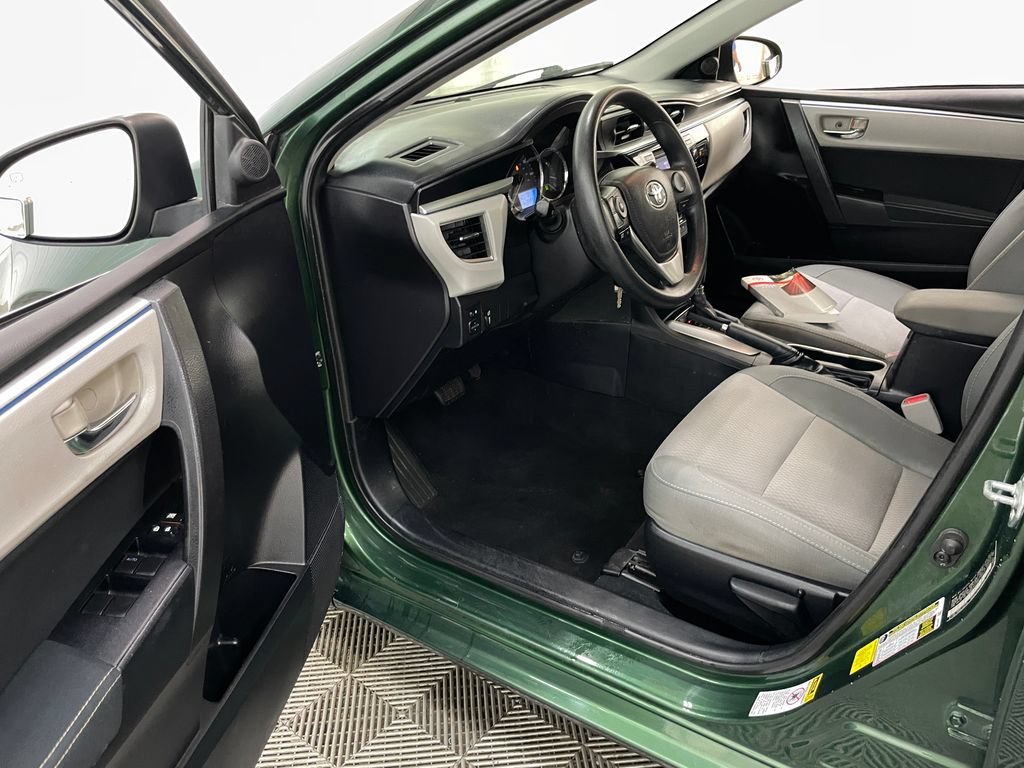 Used 2015 Toyota Corolla LE FWD image 16