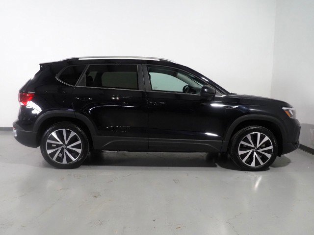 Used 2024 Volkswagen Taos SE image 4