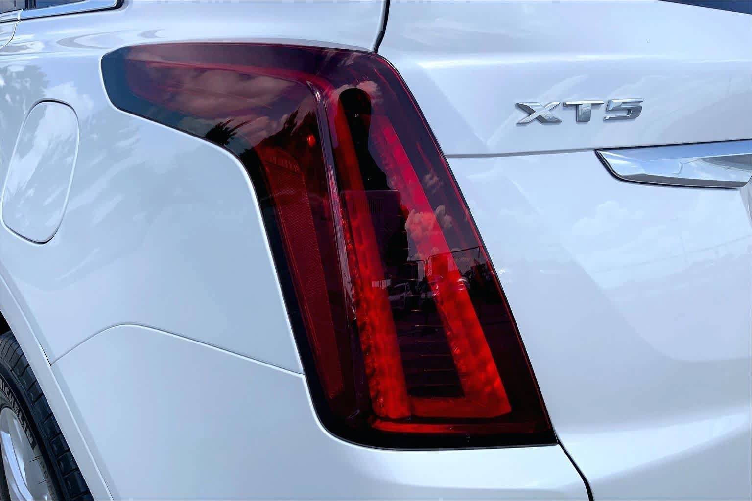 Used 2025 Cadillac XT5 Luxury w/ LPO, Floor Liner Package FWD image 28