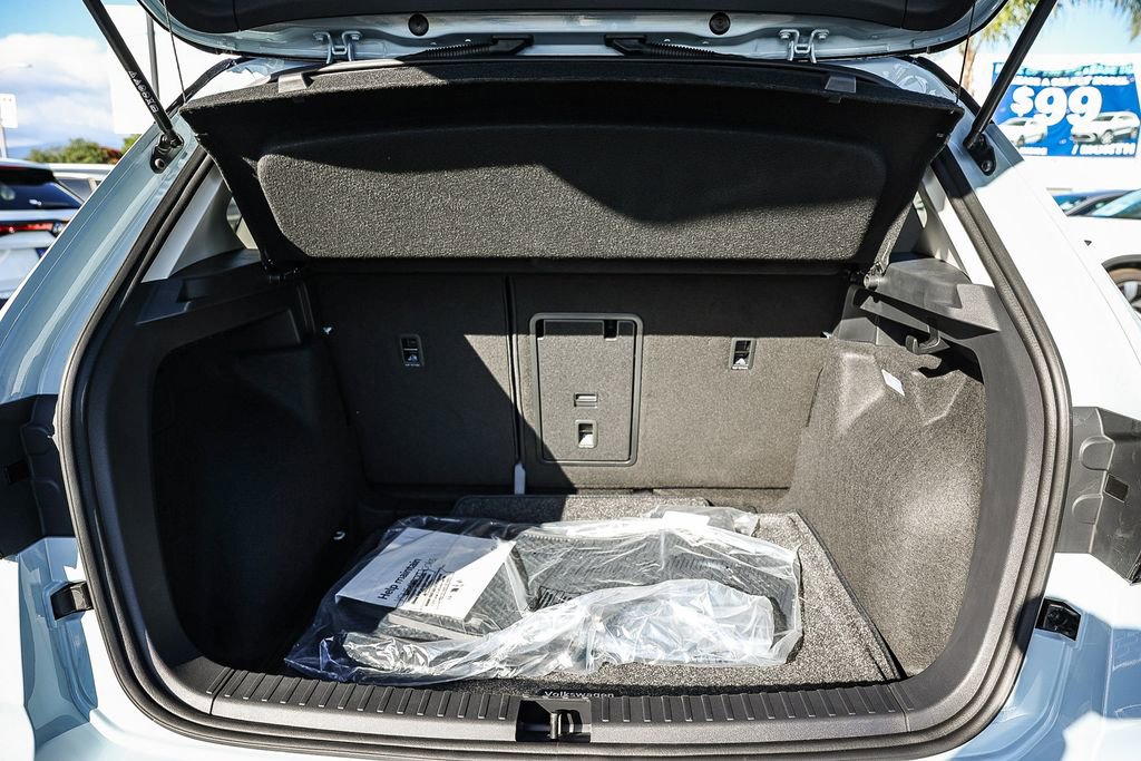 New 2026 Volkswagen Taos SE image 18