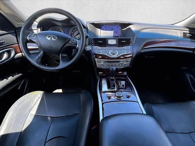 Used 2018 INFINITI Q70 Luxe RWD image 15