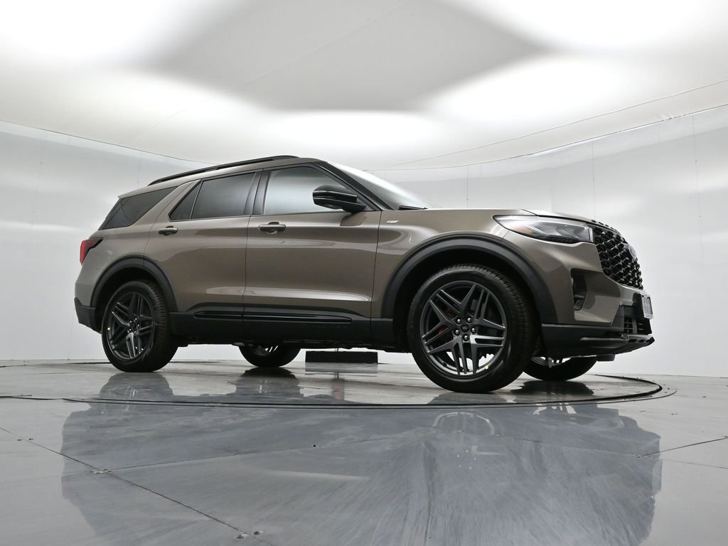 Used 2026 Ford Explorer ST-Line w/ ST-Line Street Pack RWD image 3