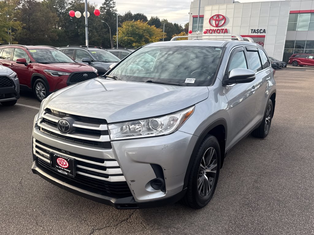 Used 2019 Toyota Highlander LE AWD/4WD image 3