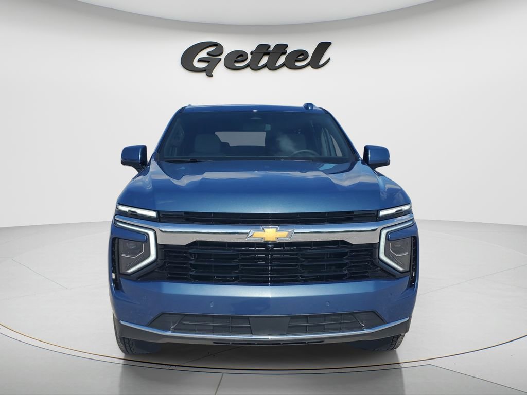 Used 2026 Chevrolet Suburban LS RWD image 2