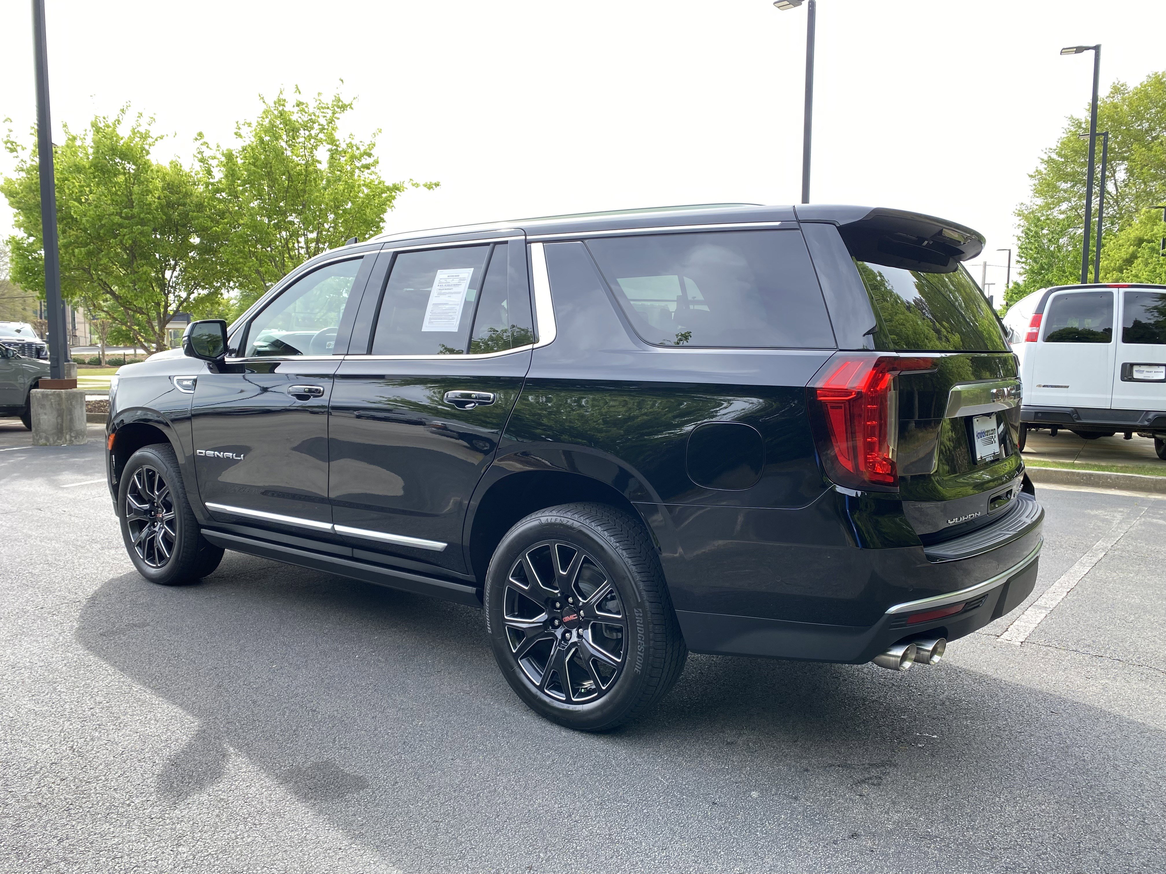 Used 2023 GMC Yukon Denali w/ Denali Reserve Package image 7