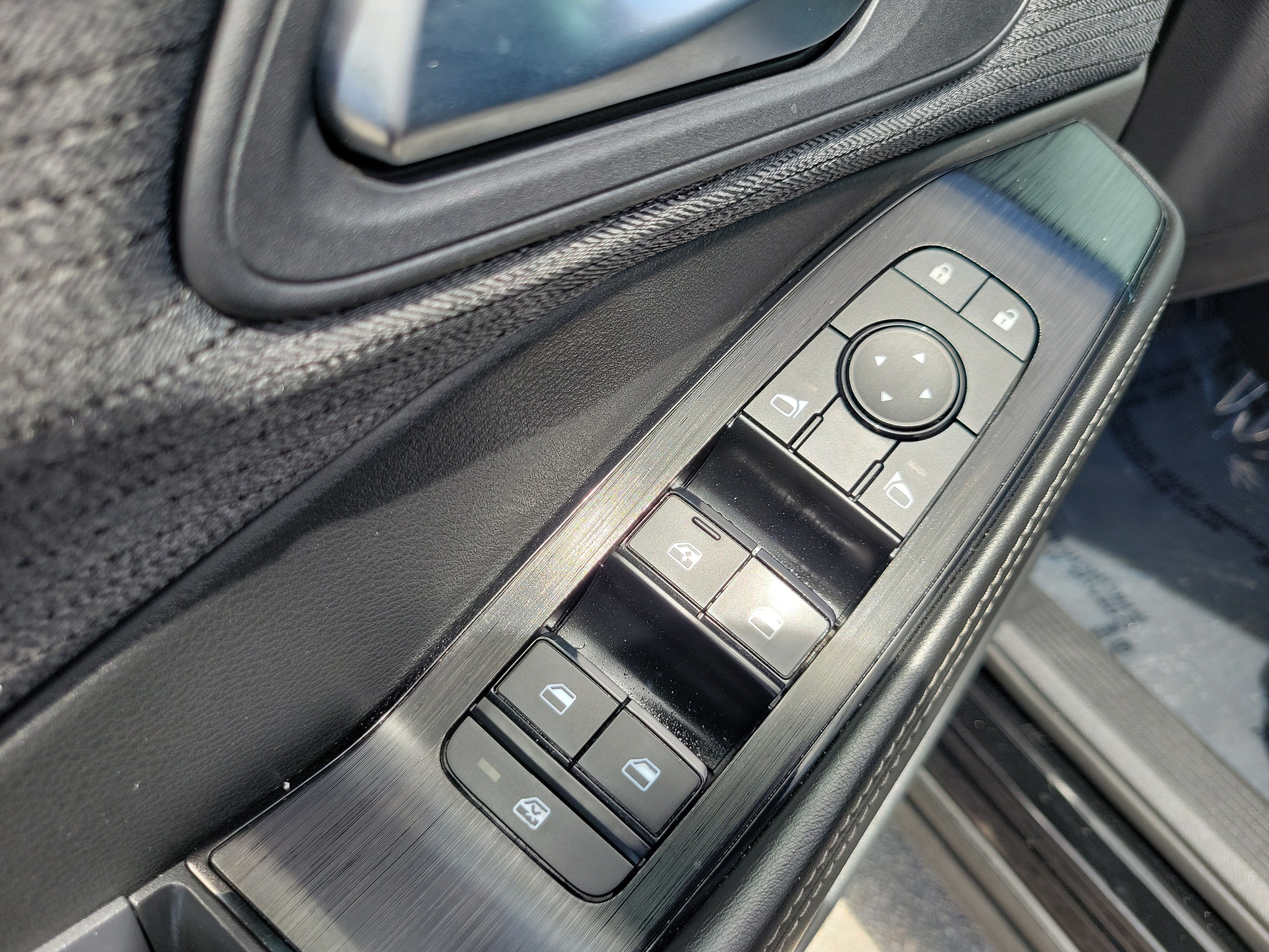 Used 2022 Nissan Rogue SV FWD image 24