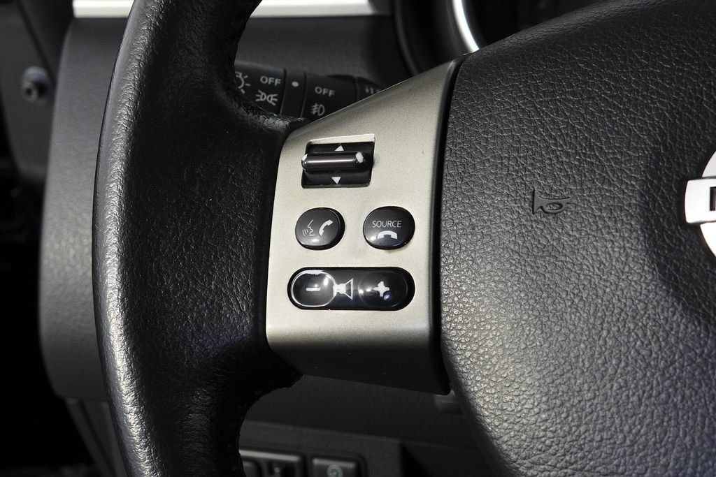 Used 2012 Nissan Versa Hatchback w/ SL Navigation Pkg FWD image 28