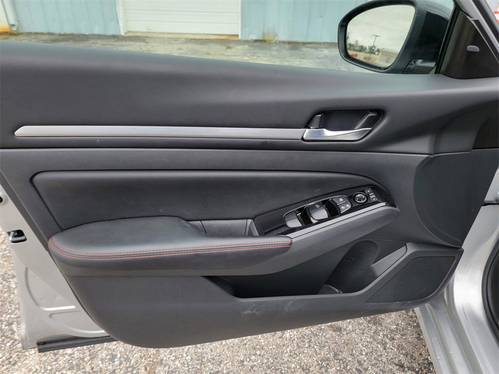 Used 2025 Nissan Altima 2.5 SR image 14