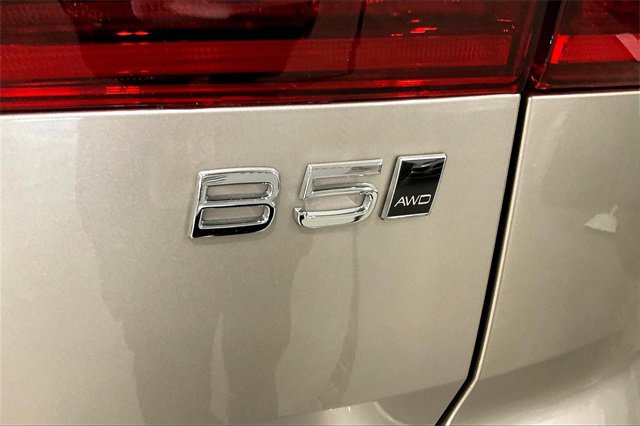 New 2026 Volvo XC60 B5 Ultra w/ Climate Package image 9