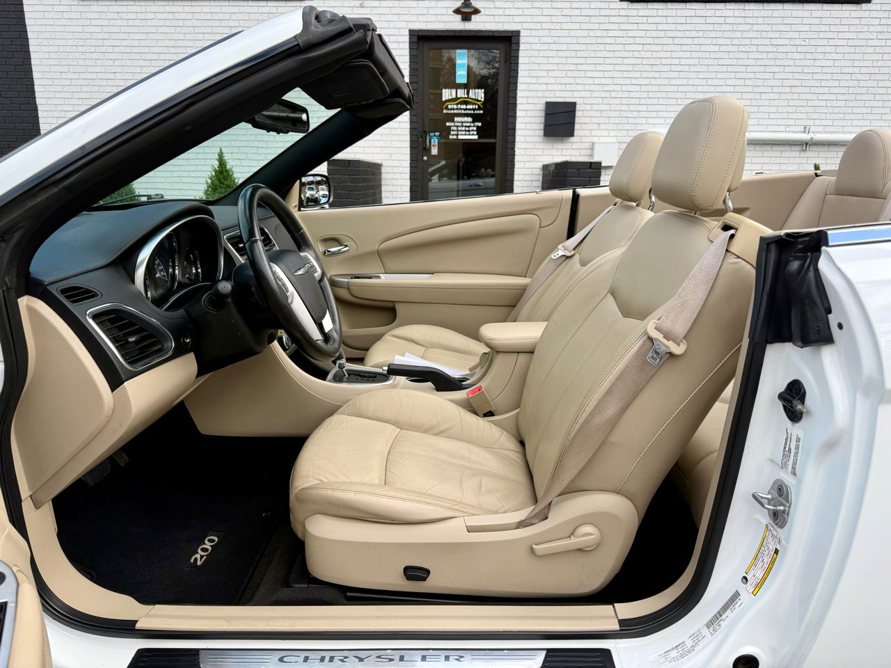 Used 2011 Chrysler 200 Limited image 22