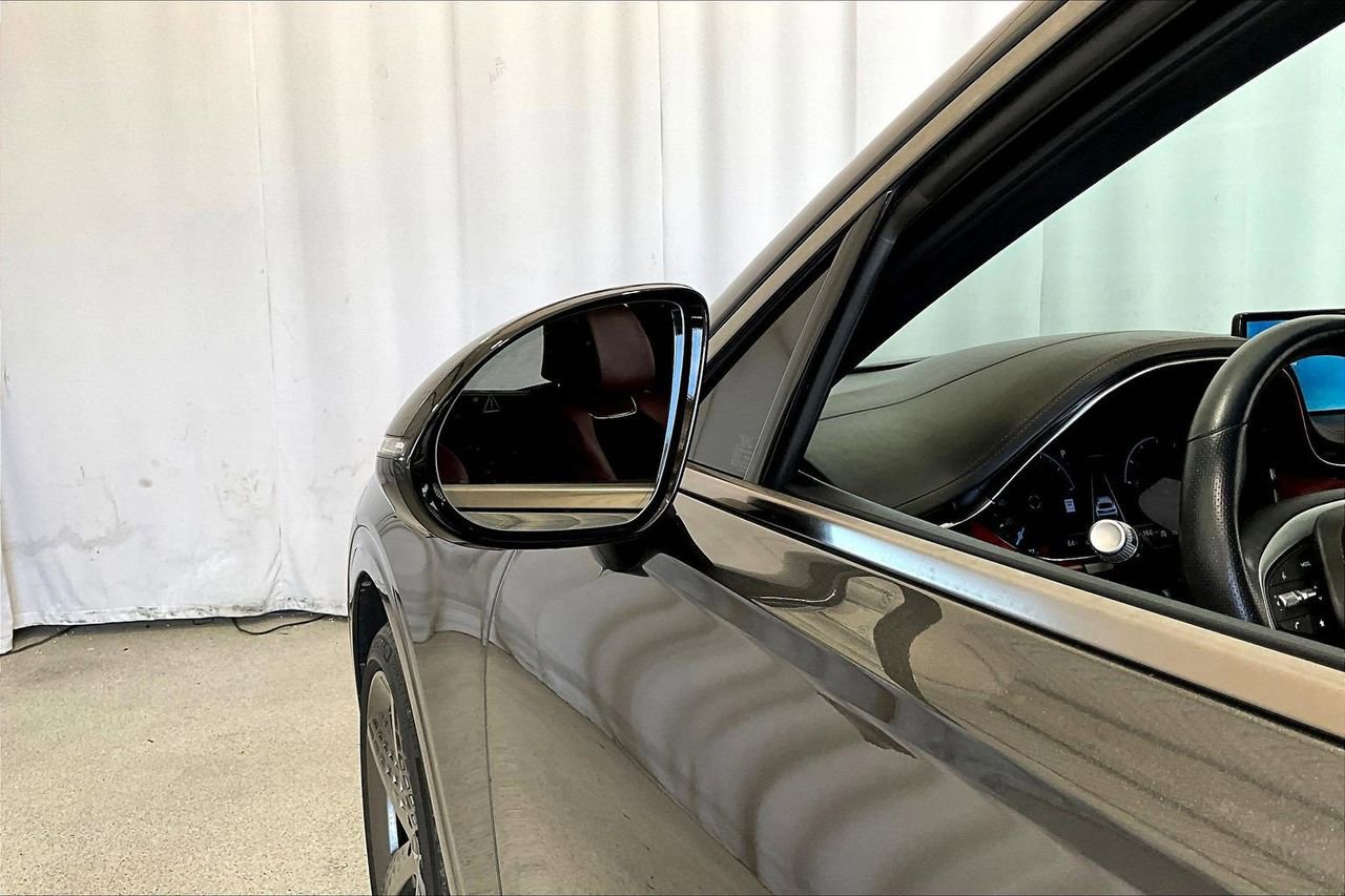 Used 2023 Genesis GV70 2.5T w/ Sport Prestige Package image 10