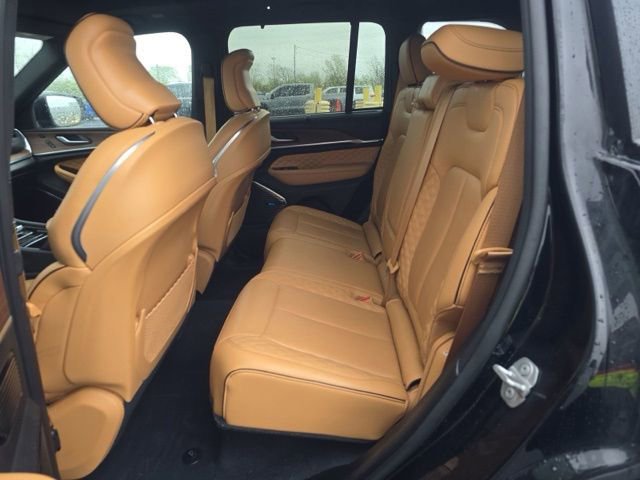 Used 2022 Jeep Grand Cherokee Summit w/ Advanced Protech Group IV AWD/4WD image 15