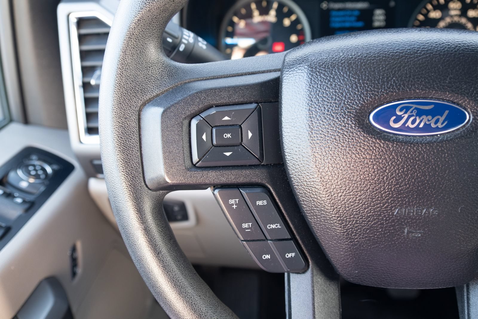 Used 2016 Ford F150 XLT AWD/4WD image 6