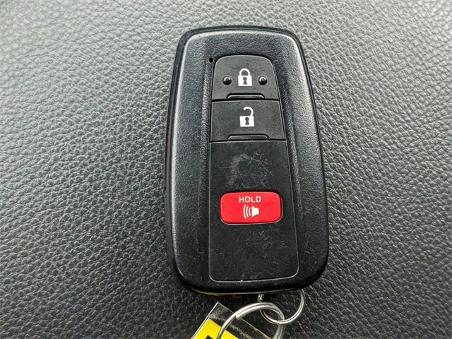 Used 2025 Toyota RAV4 XLE image 32