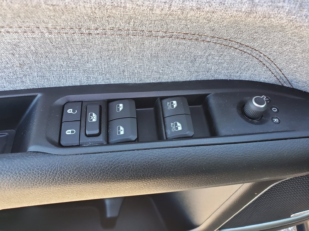 Used 2022 Jeep Compass Latitude w/ Sun and Sound Group AWD/4WD image 14