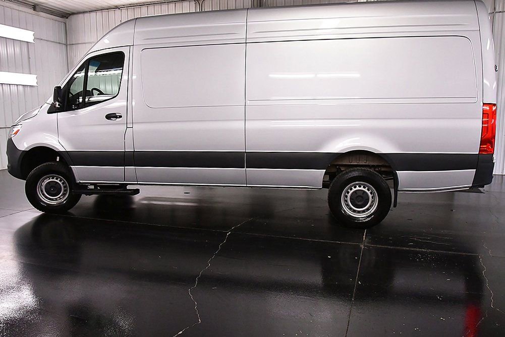 Used 2024 Mercedes-Benz Sprinter 2500 image 4